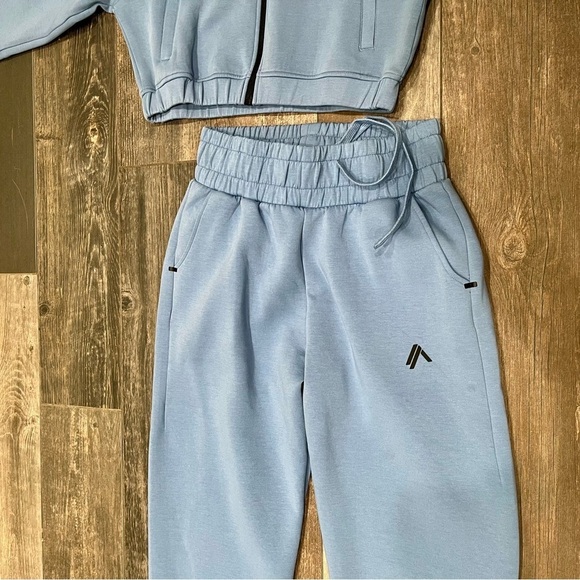 Alphalete Element ELMTS Crop Zip Jacket XS & Jogger Pant SM Women Sky Blue Set - Picture 4 of 13